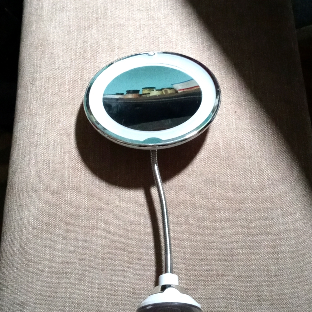 LIKE NEW LED MAKE UP MIRROR